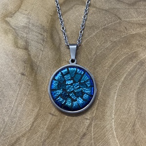 Türkiz és királykék színváltós mikromozaik nyaklánc nemesacéllal, Dichroic üveggel, Ékszer, Nyaklánc, Medálos nyaklánc, Mozaik, MESKA