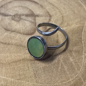 Eozinos mentett porcelán darabok - kígyós nemesacél gyűrű - eozin mázas, állítható, Ékszer, Gyűrű, Kerek gyűrű, Mozaik, Ékszerkészítés, MESKA