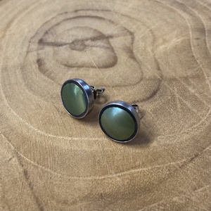 Eozinos mentett porcelán darabok - nemesacél fülbevaló, eozin mázas - ékszer - fülbevaló - pötty fülbevaló - Meska.hu