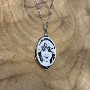Mentett porcelán darabok - lány, női arc medálos nyaklánc - ékszer - nyaklánc - medálos nyaklánc - Meska.hu