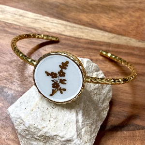 Aranyozott karperec - mentett francia porcelán darabok - állítható - ékszer - karkötő - karkötő medállal - Meska.hu