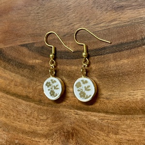 Aranyozott fülbevaló - mentett francia porcelán darabok - ékszer - fülbevaló - lógós kerek fülbevaló - Meska.hu