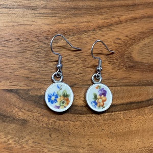 Mentett francia porcelán darabok - pici virágos fülbevaló - nemesacél lógós - ékszer - fülbevaló - lógó fülbevaló - Meska.hu