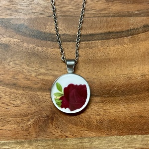 Angol mentett porcelán darabok - nemesacél nyaklánc, vörös rózsás, Ékszer, Nyaklánc, Medálos nyaklánc, Mozaik, Ékszerkészítés, MESKA