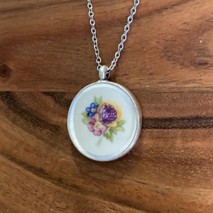 Mentett porcelán darabok - virágos nyaklánc nemesacél lánccal - ékszer - nyaklánc - medálos nyaklánc - Meska.hu