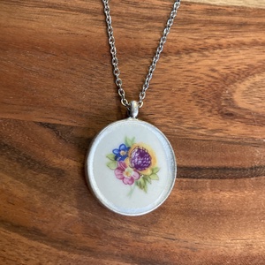 Mentett porcelán darabok - virágos nyaklánc nemesacél lánccal - ékszer - nyaklánc - medálos nyaklánc - Meska.hu