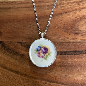 Mentett porcelán darabok - virágos nyaklánc nemesacél lánccal, Ékszer, Nyaklánc, Medálos nyaklánc, Mozaik, Ékszerkészítés, MESKA