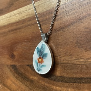 Mentett porcelán darabok - virágos nyaklánc - nemesacél csepp medálos - ékszer - nyaklánc - medálos nyaklánc - Meska.hu
