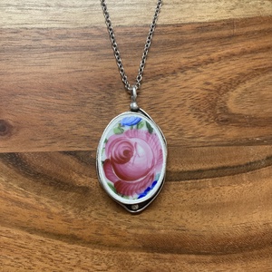 Mentett porcelán darabok - rózsa medálos nyaklánc nemesacél lánccal - ékszer - nyaklánc - medálos nyaklánc - Meska.hu