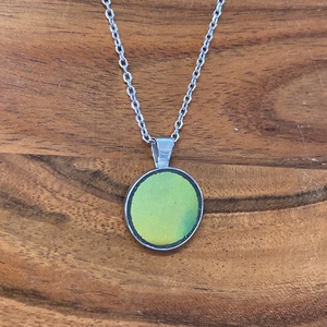 Eozinos mentett porcelán darabok - nemesacél nyaklánc eozin mázas porcelánnal - ékszer - nyaklánc - medálos nyaklánc - Meska.hu