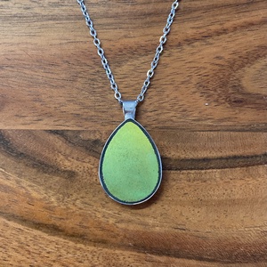 Eozinos mentett porcelán darabok - nyaklánc, nemesacél csepp medálos, Ékszer, Nyaklánc, Medálos nyaklánc, Mozaik, Ékszerkészítés, MESKA