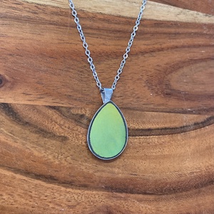 Eozinos mentett porcelán darabok - nyaklánc, nemesacél csepp medálos - ékszer - nyaklánc - medálos nyaklánc - Meska.hu