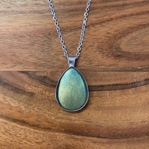 Eozinos mentett porcelán darabok - nyaklánc, nemesacél csepp medálos, Ékszer, Nyaklánc, Medálos nyaklánc, Mozaik, Ékszerkészítés, MESKA