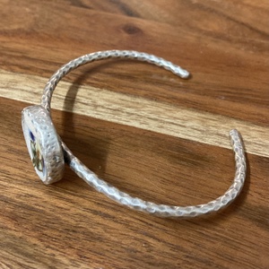 Mentett porcelán darabok - állítható karperec, kék virágos - ékszer - karkötő - karkötő medállal - Meska.hu