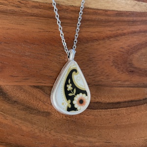 Mentett angol porcelán darabok - virágos nyaklánc - csepp medál nemesacél lánccal - ékszer - nyaklánc - medálos nyaklánc - Meska.hu