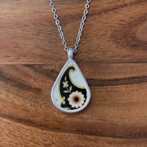 Mentett angol porcelán darabok - virágos nyaklánc - csepp medál nemesacél lánccal, II, Ékszer, Nyaklánc, Medálos nyaklánc, Mozaik, Ékszerkészítés, MESKA