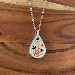 Mentett angol porcelán darabok - virágos nyaklánc - csepp medál nemesacél lánccal, III - ékszer - nyaklánc - medálos nyaklánc - Meska.hu