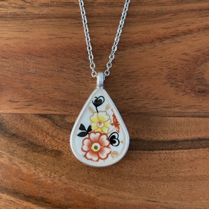 Mentett angol porcelán darabok - virágos nyaklánc - csepp medál nemesacél lánccal, III, Ékszer, Nyaklánc, Medálos nyaklánc, Mozaik, Ékszerkészítés, MESKA