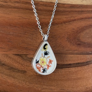 Mentett angol porcelán darabok - virágos nyaklánc - csepp medál nemesacél lánccal, IV - ékszer - nyaklánc - medálos nyaklánc - Meska.hu