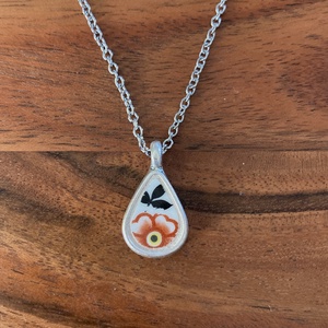 Angol mentett porcelán darabok - pici csepp virágos nyaklánc - nemesacél lánccal, Ékszer, Nyaklánc, Medálos nyaklánc, Mozaik, Ékszerkészítés, MESKA