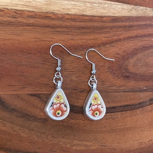 Angol mentett porcelán darabok - virágos csepp fülbevaló - nemesacél akasztóval - ékszer - fülbevaló - lógó fülbevaló - Meska.hu