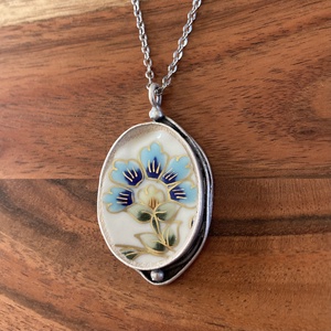 Mentett porcelán darabok - virágos medálos nyaklánc nemesacél lánccal - ékszer - nyaklánc - medálos nyaklánc - Meska.hu