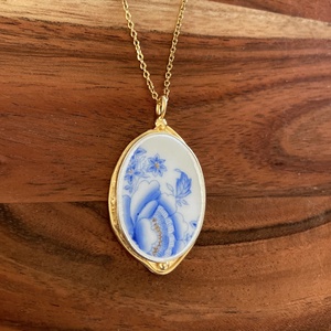 Aranyozott medál - mentett porcelán darabok - medál vagy nyaklánc, I - ékszer - nyaklánc - medálos nyaklánc - Meska.hu