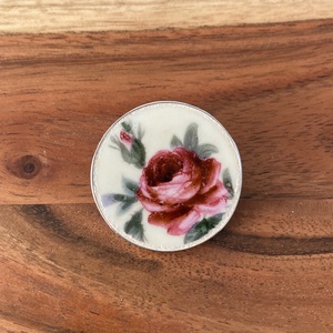 Bross - mentett rózsás porcelán darabok - nemesacél bross, kitűző - Meska.hu