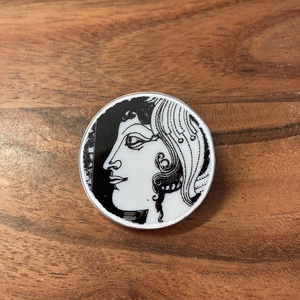 Bross - mentett NŐI ARC porcelán darab - nemesacél bross, kitűző - Meska.hu