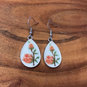Mentett porcelán darabok - virágos nemesacél fülbevaló - csepp forma - ékszer - fülbevaló - lógó fülbevaló - Meska.hu