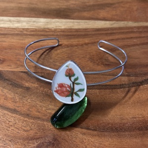 Mentett porcelán darabok - virágos nemesacél karperec - állítható - ékszer - karkötő - karkötő medállal - Meska.hu