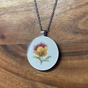 Mentett porcelán darabok - virágos nagy medálos nyaklánc - nemesacél - ékszer - nyaklánc - medálos nyaklánc - Meska.hu