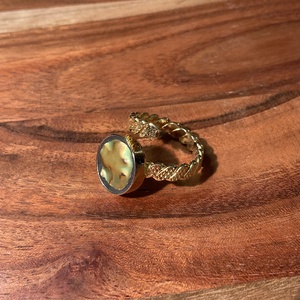 Eozinos aranyozott gyűrű - mentett porcelán darabok, csavart, állítható - ékszer - gyűrű - kerek gyűrű - Meska.hu