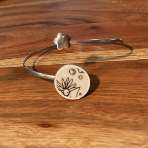 Mentett porcelán darabok - nemesacél karperec, virágos grafikus - állítható, Ékszer, Karkötő, Karkötő medállal, Mozaik, Ékszerkészítés, MESKA