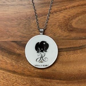 Mentett hollós porcelán darab - nemesacél nyaklánc - Meska.hu