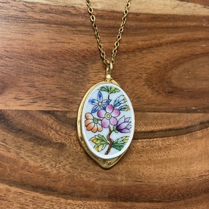 Aranyozott medál - mentett porcelán darabok - virágos medál vagy nyaklánc - ékszer - nyaklánc - medálos nyaklánc - Meska.hu