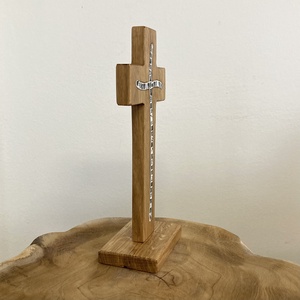 Asztali fakereszt mentett porcelán berakással, tölgyfa - otthon & életmód - vallás - kereszt - Meska.hu