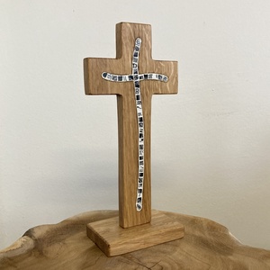 Asztali fakereszt mentett porcelán berakással, tölgyfa - otthon & életmód - vallás - kereszt - Meska.hu
