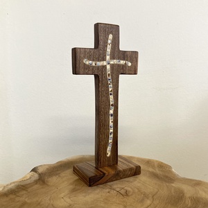 Asztali fakereszt mentett porcelán berakással, diófa - otthon & életmód - vallás - kereszt - Meska.hu