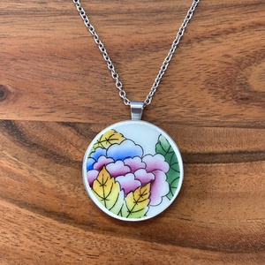 Mentett porcelán darabok - virágos nagy medálos nyaklánc - nemesacél - Meska.hu