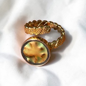 Eozinos aranyozott gyűrű - mentett porcelán darabok, csavart, állítható, Ékszer, Gyűrű, Kerek gyűrű, Mozaik, Ékszerkészítés, MESKA