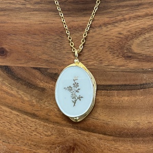 Aranyozott medál - mentett francia porcelán darabok - medál vagy nyaklánc, I - ékszer - nyaklánc - medálos nyaklánc - Meska.hu