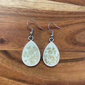 Francia mentett porcelán darabok - virágos nemesacél fülbevaló - csepp forma - ékszer - fülbevaló - lógó fülbevaló - Meska.hu