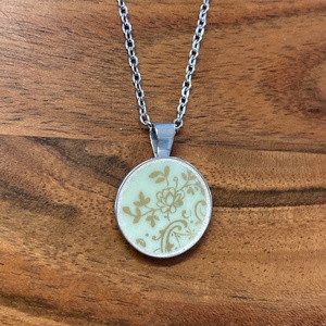 Francia mentett porcelán darabok - virágos nyaklánc - nemesacél kerek medálos - ékszer - nyaklánc - medálos nyaklánc - Meska.hu
