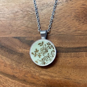 Francia mentett porcelán darabok - virágos nyaklánc - nemesacél kerek medálos - ékszer - nyaklánc - medálos nyaklánc - Meska.hu