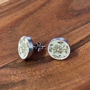 Francia mentett porcelán darabok - virágos nemesacél fülbevaló, bedugós - Meska.hu