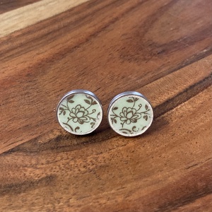 Francia mentett porcelán darabok - virágos nemesacél fülbevaló, bedugós - ékszer - fülbevaló - pötty fülbevaló - Meska.hu