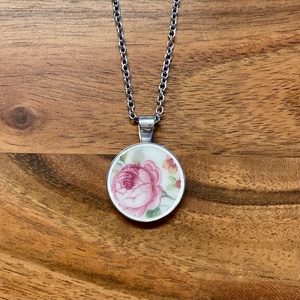 Francia mentett porcelán darabok - rózsás nyaklánc - nemesacél kerek medálos, Ékszer, Nyaklánc, Medálos nyaklánc, Mozaik, Ékszerkészítés, MESKA