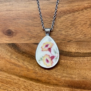 Francia mentett porcelán darabok - virágos nyaklánc - nemesacél csepp medálos, Ékszer, Nyaklánc, Medálos nyaklánc, Mozaik, Ékszerkészítés, MESKA