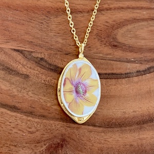 Aranyozott medál - mentett francia porcelán darabok - virágos medál vagy nyaklánc - ékszer - nyaklánc - medálos nyaklánc - Meska.hu